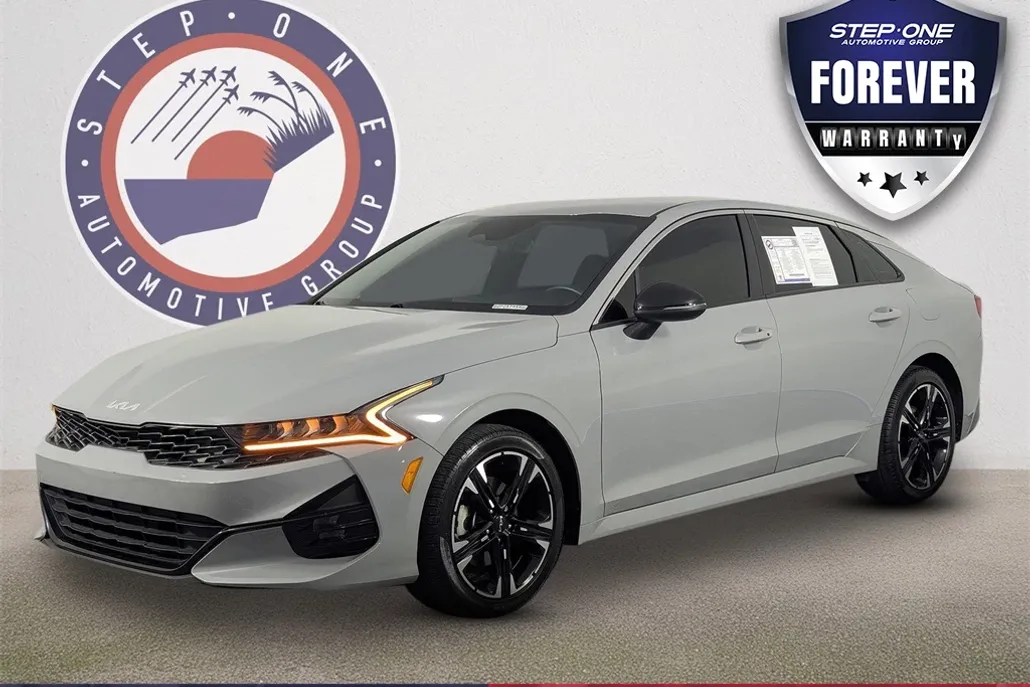 2024 Kia K5 GT-Line photo 1