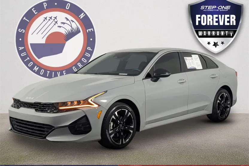 2024 Kia K5 GT-Line photo 1