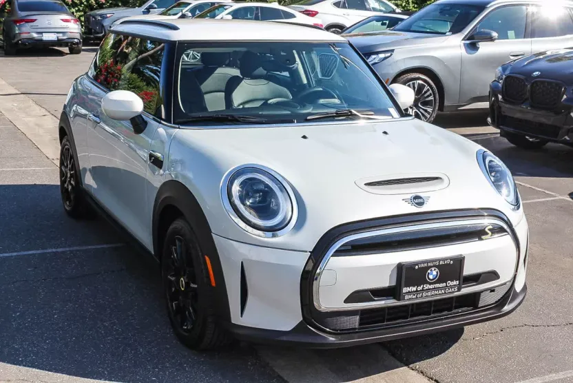 2022 Mini Cooper SE Hardtop 2 Door photo 1