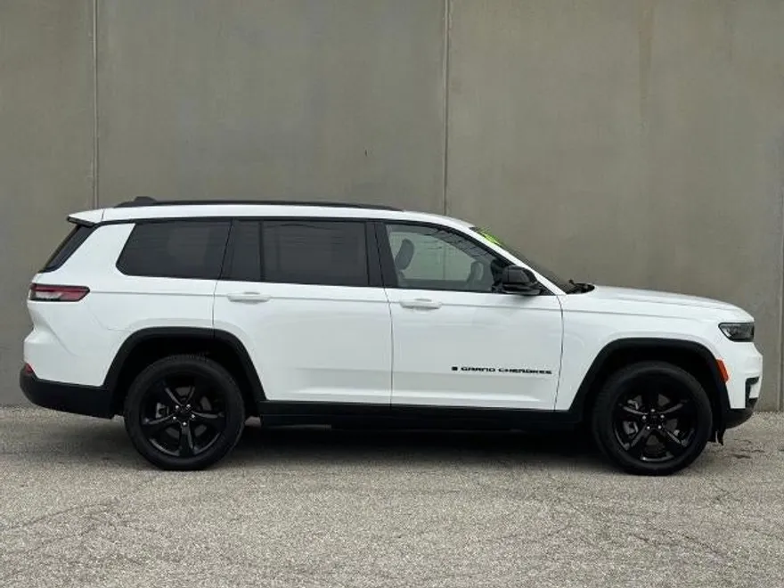 2023 Jeep Grand Cherokee Altitude photo 1