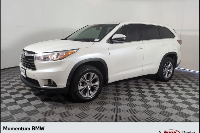 2015 Toyota Highlander LE photo 1