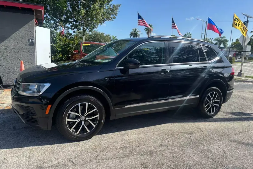2021 Volkswagen Tiguan SE Sport photo 1