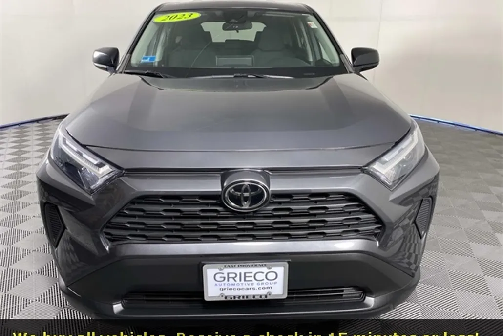2023 Toyota RAV4 LE photo 1