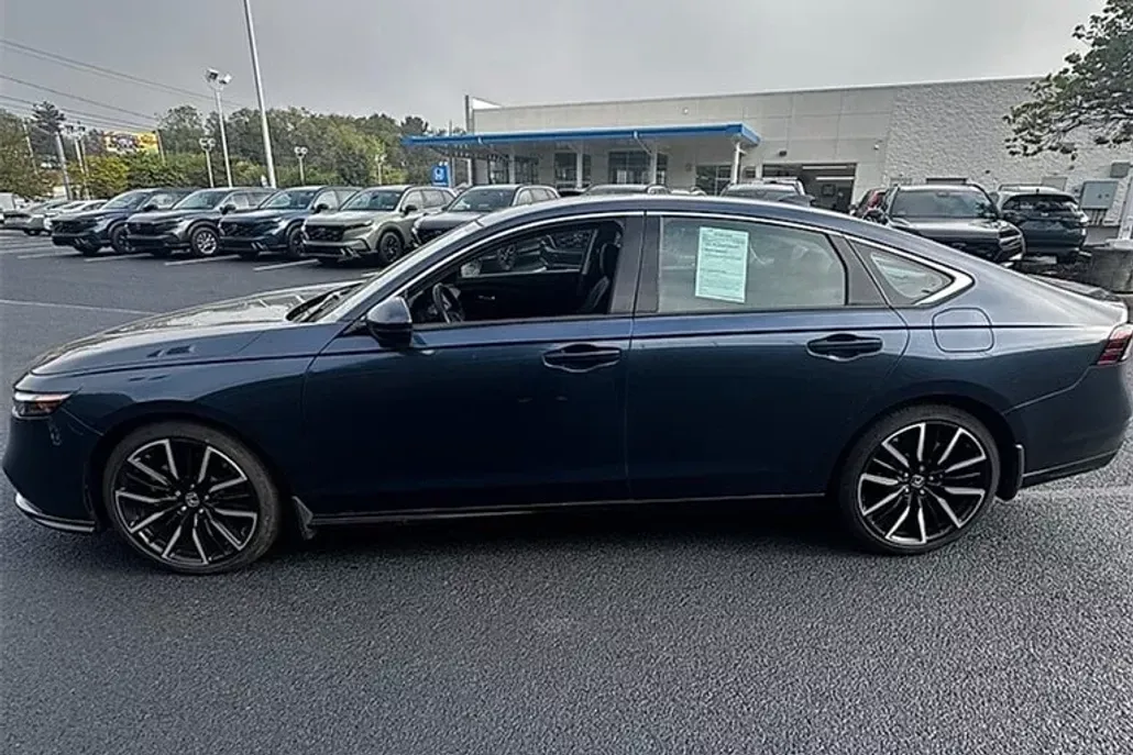 2024 Honda Accord Hybrid Touring photo 1