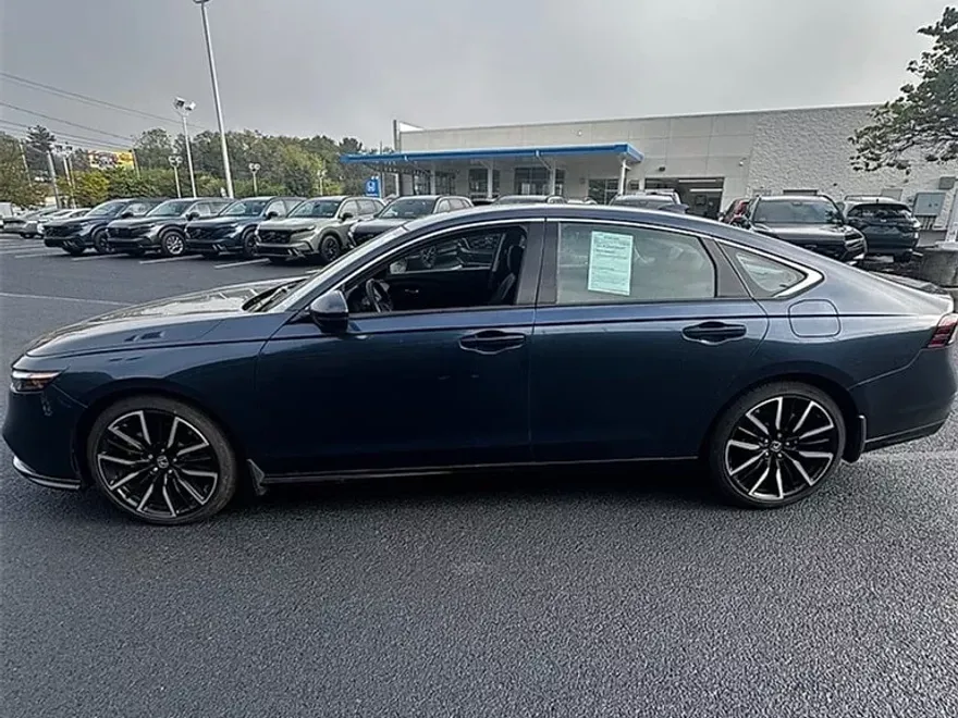 2024 Honda Accord Hybrid Touring photo 1