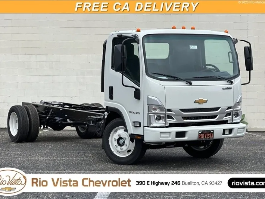 2025 Chevrolet Silverado photo 1