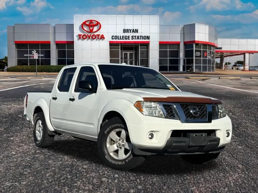 2013 Nissan Frontier SV photo 1