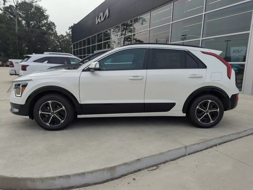 2025 Kia Niro SX photo 1