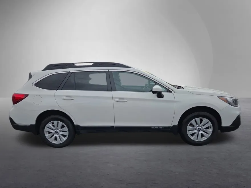 2018 Subaru Outback 2.5i Premium photo 1