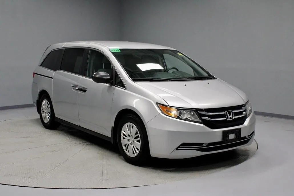2014 Honda Odyssey LX photo 1