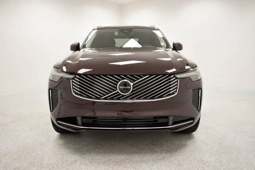 2025 Volvo XC90 T8 Plus photo 1