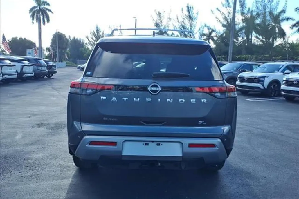 2025 Nissan Pathfinder SL photo 1