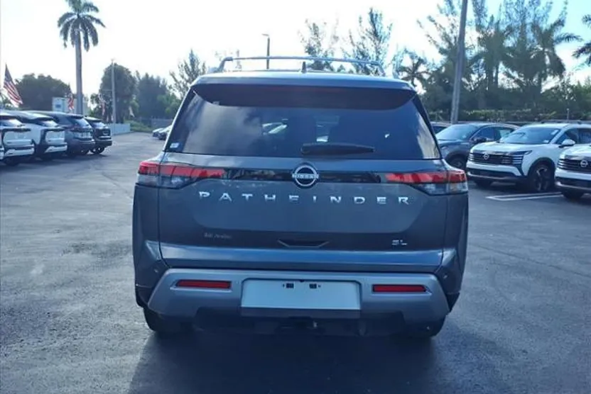 2025 Nissan Pathfinder SL photo 1