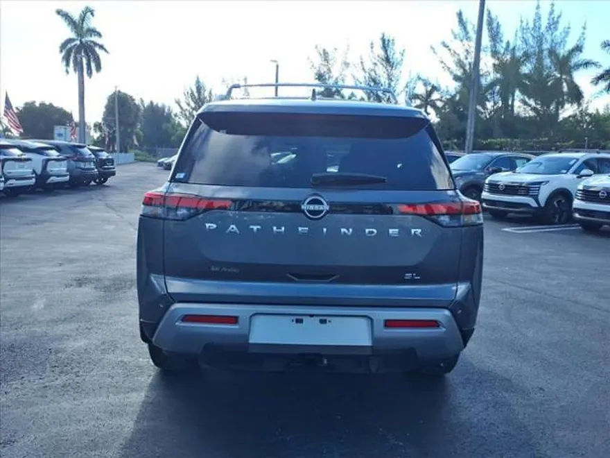 2025 Nissan Pathfinder SL photo 1