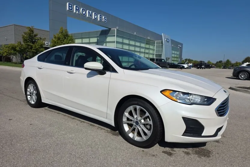 2020 Ford Fusion SE photo 1