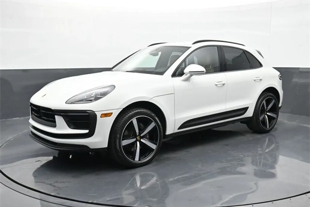 2025 Porsche Macan Base photo 1