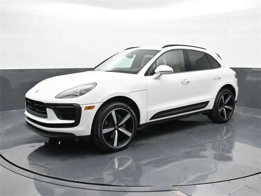 2025 Porsche Macan Base photo 1