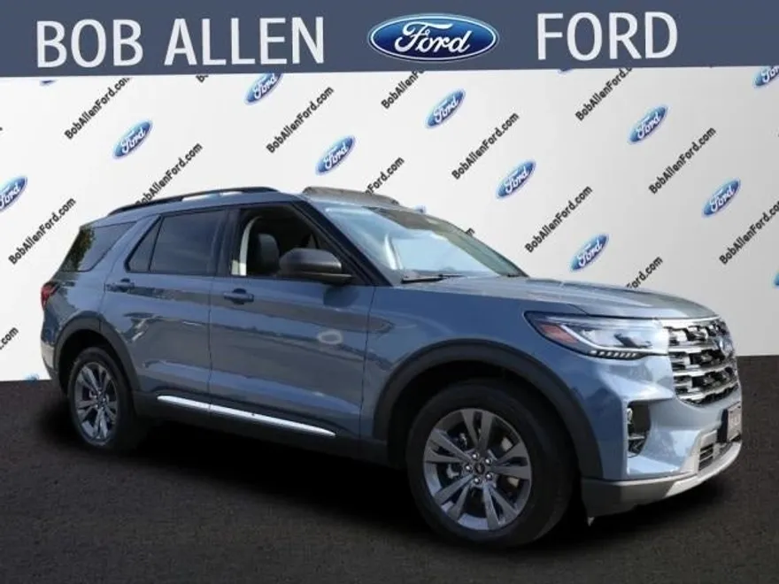 2025 Ford Explorer photo 1