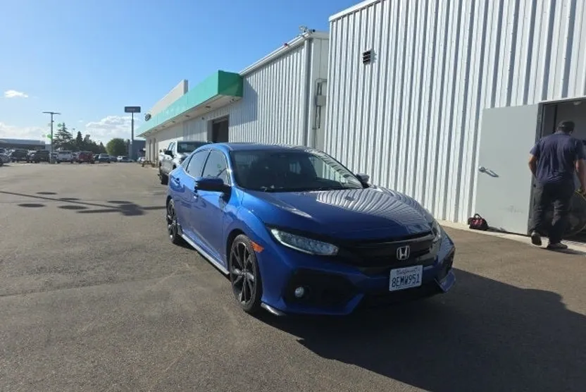 2018 Honda Civic Sport Touring photo 1