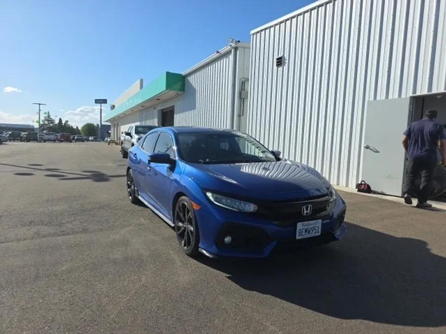 2018 Honda Civic Sport Touring photo 1