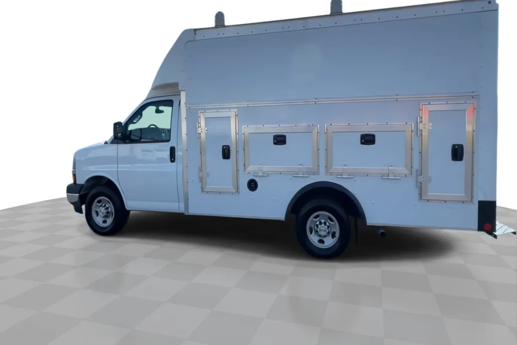 2023 Chevrolet Express Cutaway 3500 Work Van photo 1