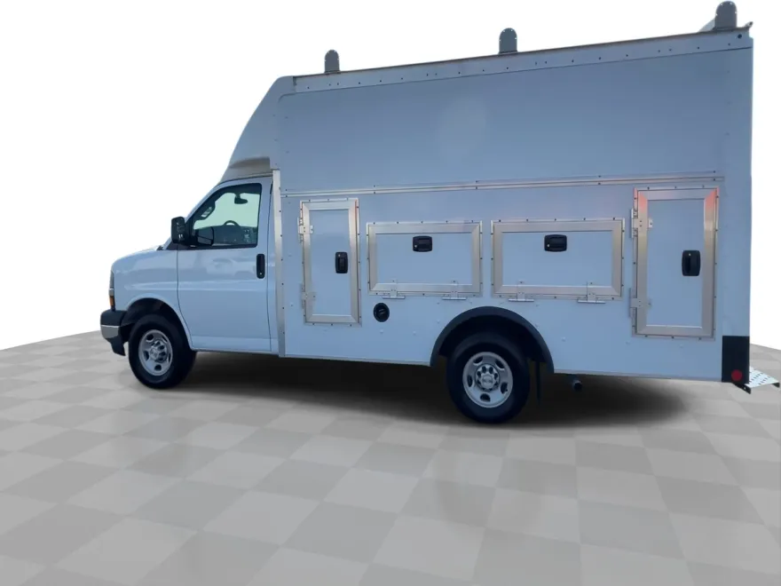 2023 Chevrolet Express Cutaway 3500 Work Van photo 1