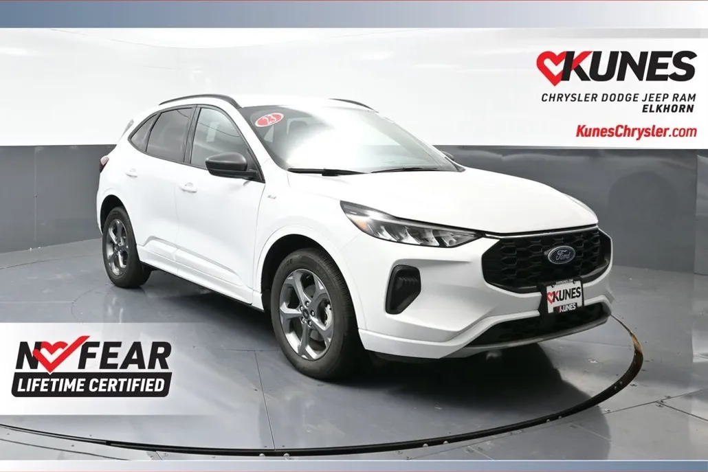 2023 Ford Escape ST-Line photo 1