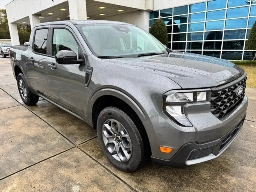 2025 Ford Maverick XLT photo 1