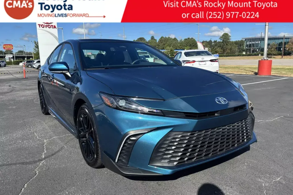 2025 Toyota Camry SE photo 1