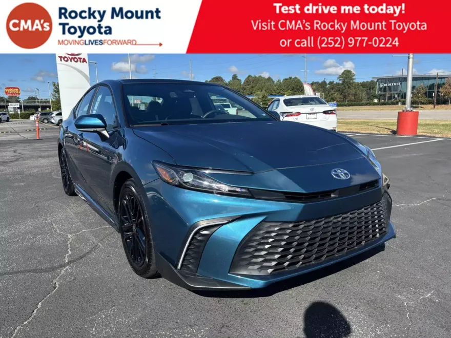 2025 Toyota Camry SE photo 1