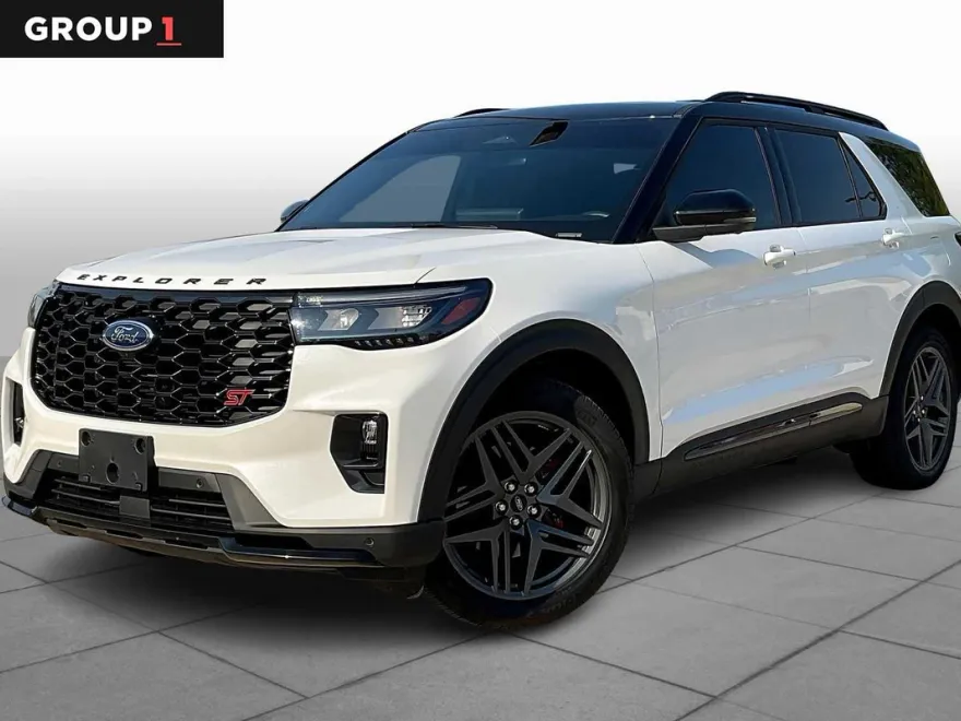 2025 Ford Explorer ST photo 1