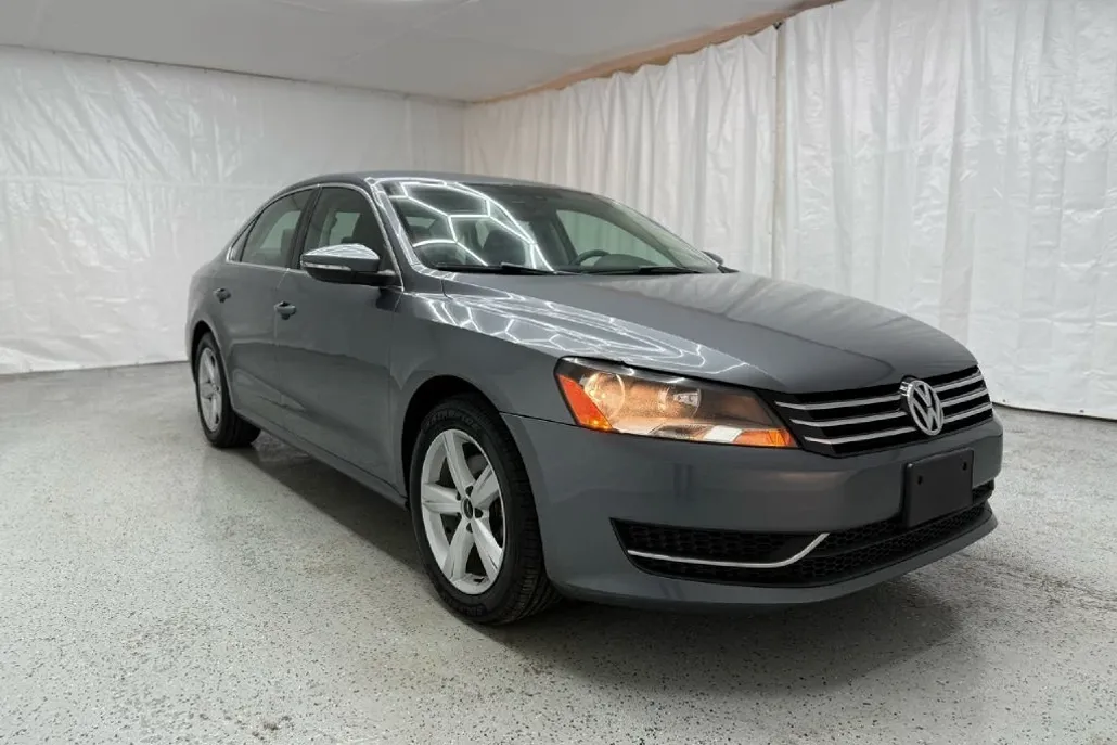 2012 Volkswagen Passat SE photo 1