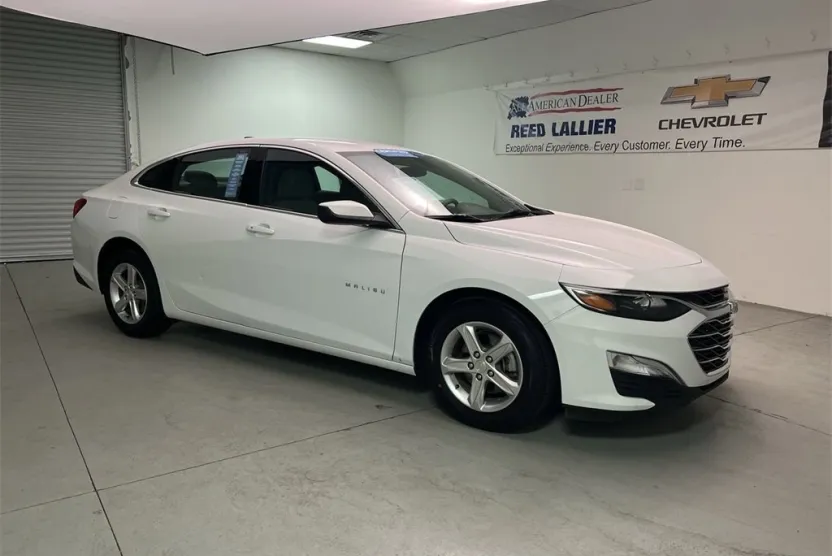 2022 Chevrolet Malibu LS photo 1