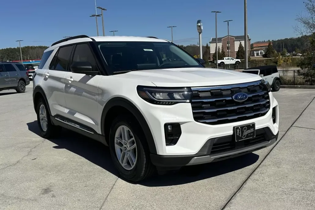 2025 Ford Explorer photo 1