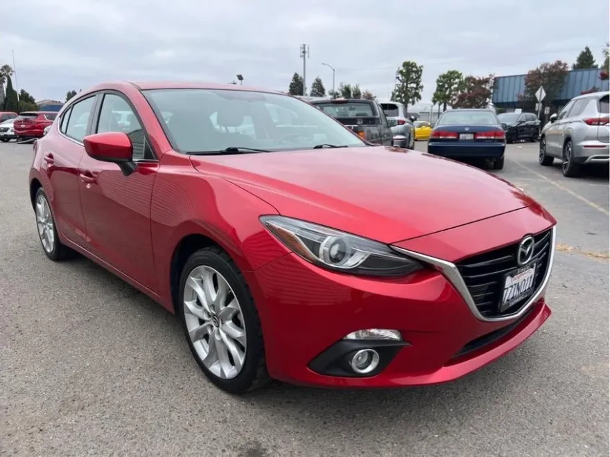 2015 Mazda Mazda3 s Grand Touring Hatchback photo 3