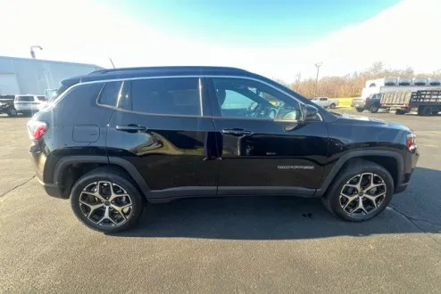 2025 Jeep Compass Limited photo 2