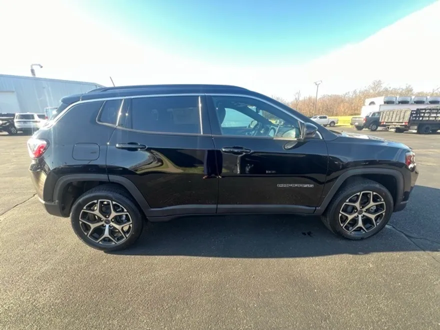 2025 Jeep Compass Limited photo 2
