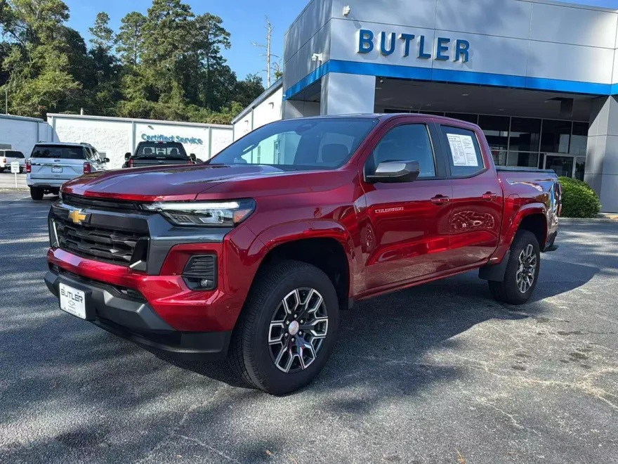 2024 Chevrolet Colorado LT photo 1