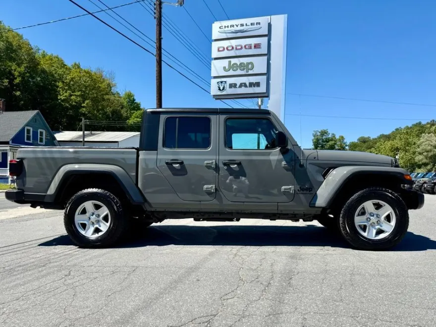 2021 Jeep Gladiator Sport photo 1
