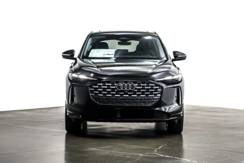 2025 Audi Q5 Premium TFSI photo 2