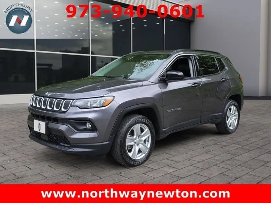 2022 Jeep Compass Latitude photo 1