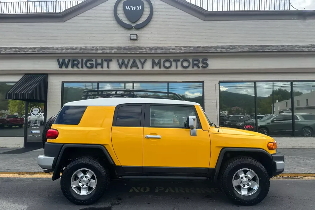 2010 Toyota FJ Cruiser Base photo 1