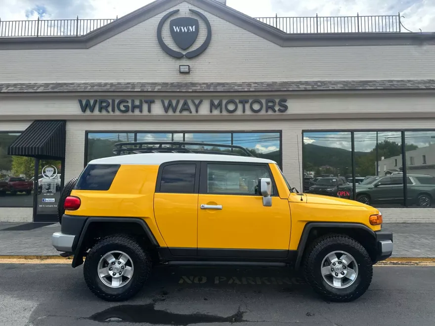 2010 Toyota FJ Cruiser Base photo 1
