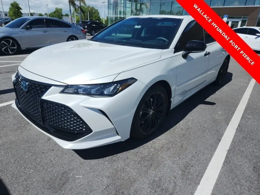 2022 Toyota Avalon Hybrid XSE photo 1