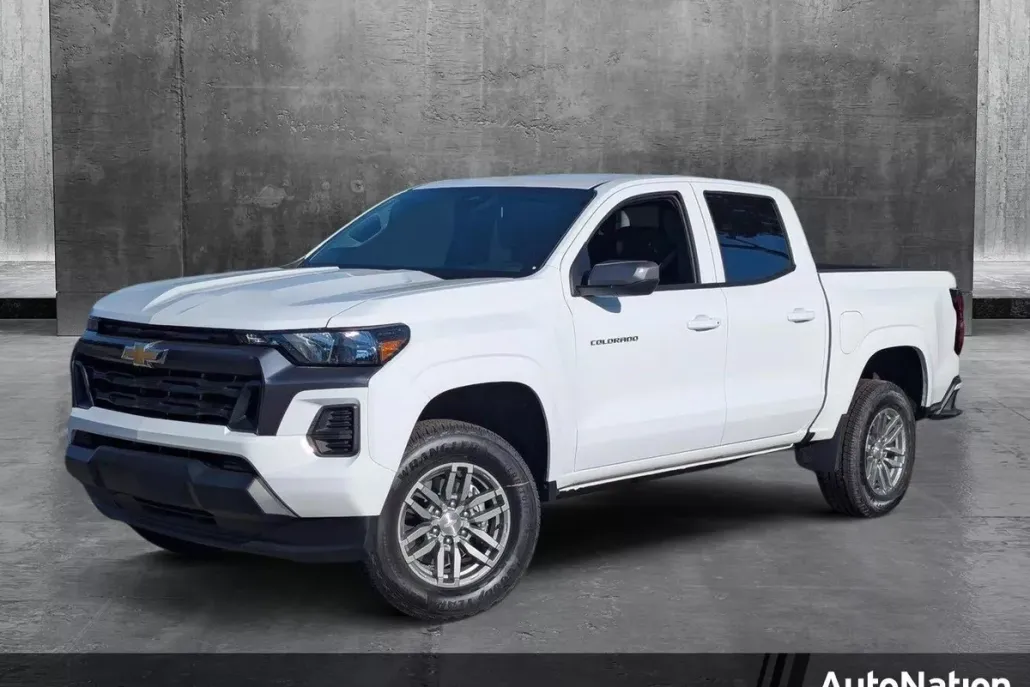 2025 Chevrolet Colorado Work Truck LT photo 1