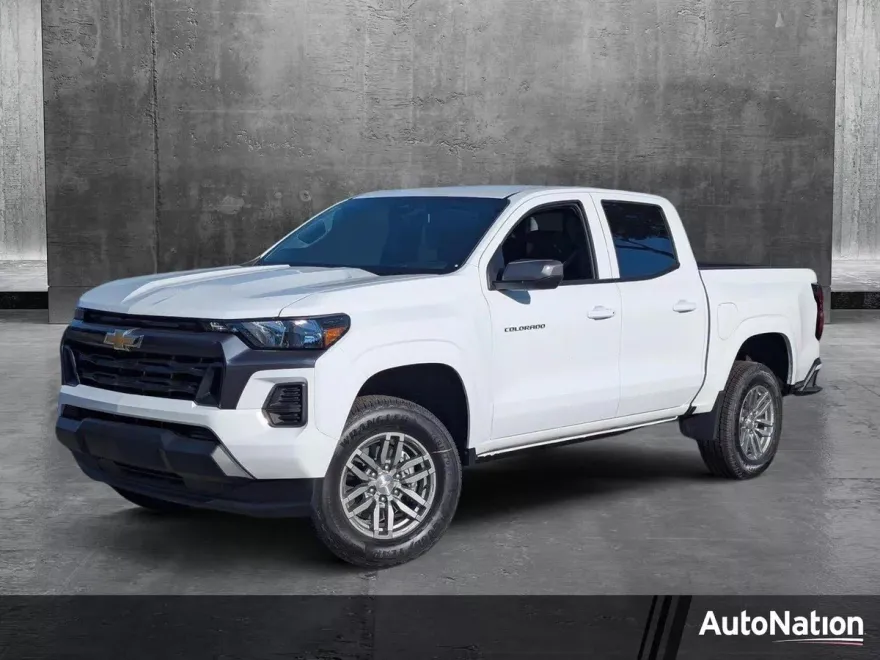 2025 Chevrolet Colorado Work Truck LT photo 1