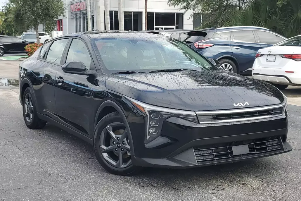 2025 Kia K4 LXS photo 1