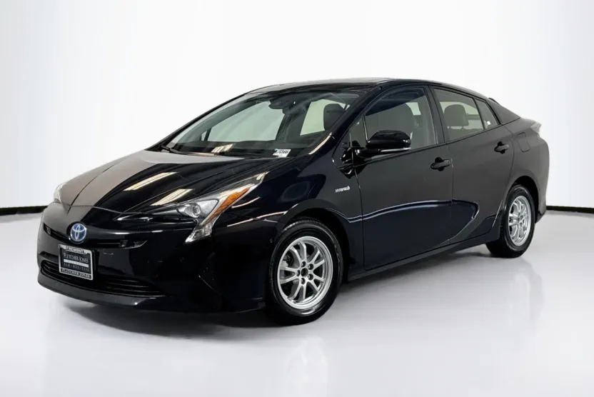 2018 Toyota Prius Three Touring photo 1