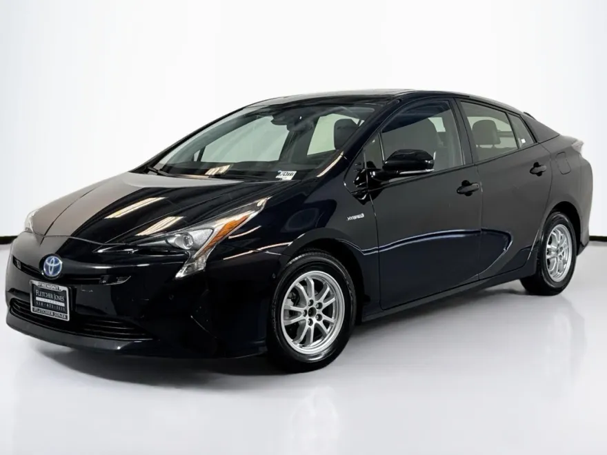 2018 Toyota Prius Three Touring photo 1