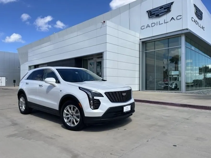 2023 Cadillac XT4 Luxury photo 1